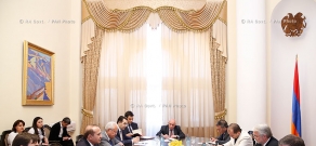 Правительство РА: Премьер Овик Абрамян принял Клауса Герхаузера, генерального директора регионального управления Центральной и Западной Азии АБР