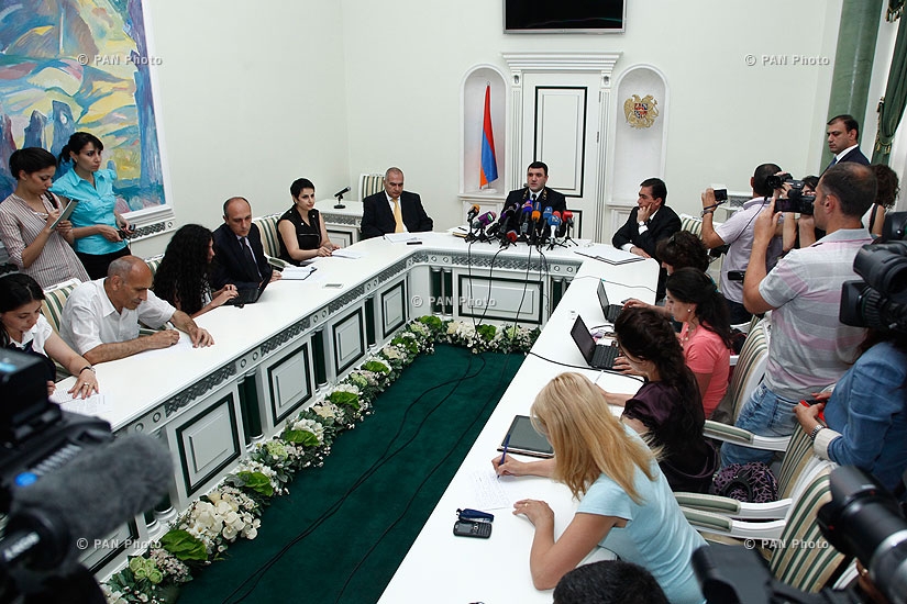 Пресс-конференция генерального прокурора Армении Геворга Костаняна