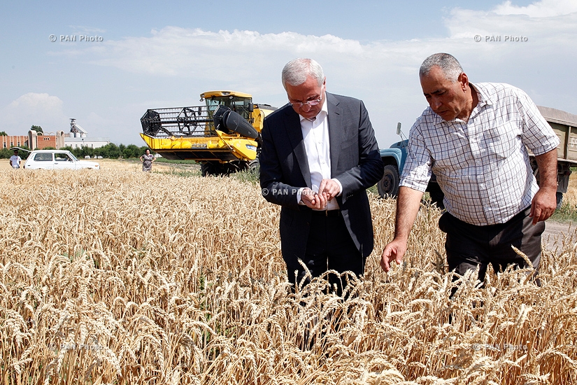 Министр сельского хозяйства Серго Карапетян посетил Научный центр земледелия