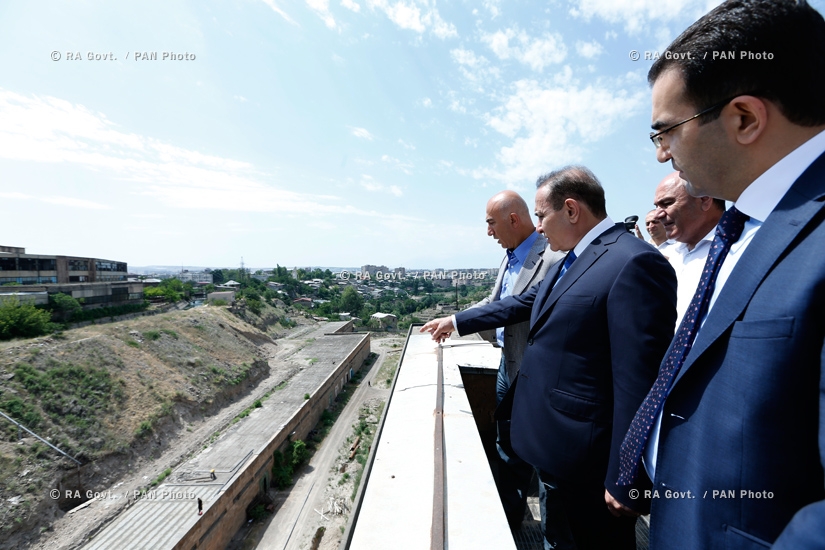 Правительство РА: Премьер-министр Овик Абрамян посетил свободную экономическую зону «Меридиан»