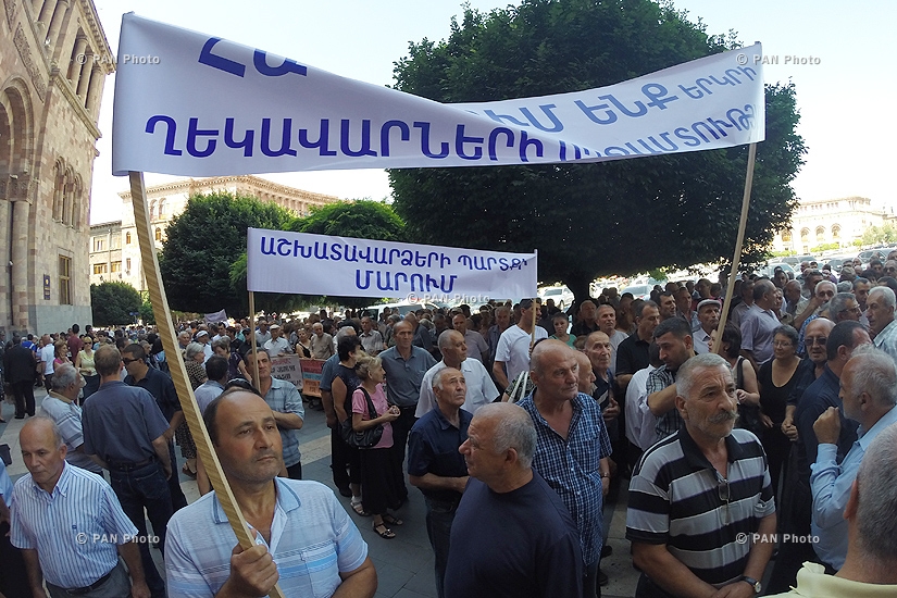Protest of Nairit plant employees in font of RA government 