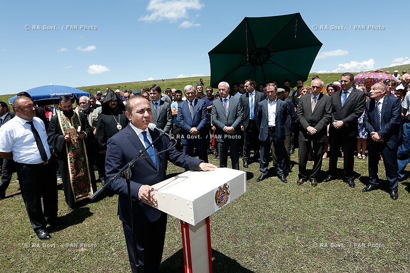 RA Govt.: PM Hovik Abrahamyan participates in the official opening of a new waterline in Arevshat village