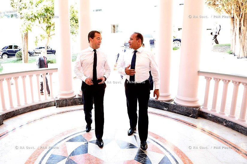 Правительство РА: Премьер-министр РА Овик Абрамян в Сочи встретился с председателем Правительства РФ Дмитрием Медведевым