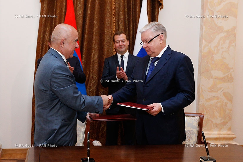 RA Govt.: Armenia and Russia sign agreement on residence status