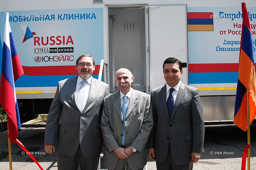 Russia presents to Armenia mobile cilnic-vehicle for diagnosis of HIV/AIDS infections