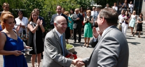 Russia presents to Armenia mobile cilnic-vehicle for diagnosis of HIV/AIDS infections