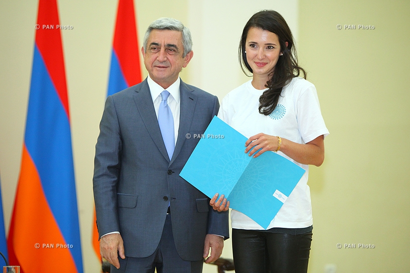 President Serzh Sargsyan meets with Light found scholarship receivers