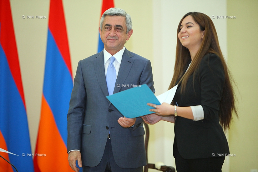 Президент Серж Саркисян встретился со стипендиатами фонда Луйс