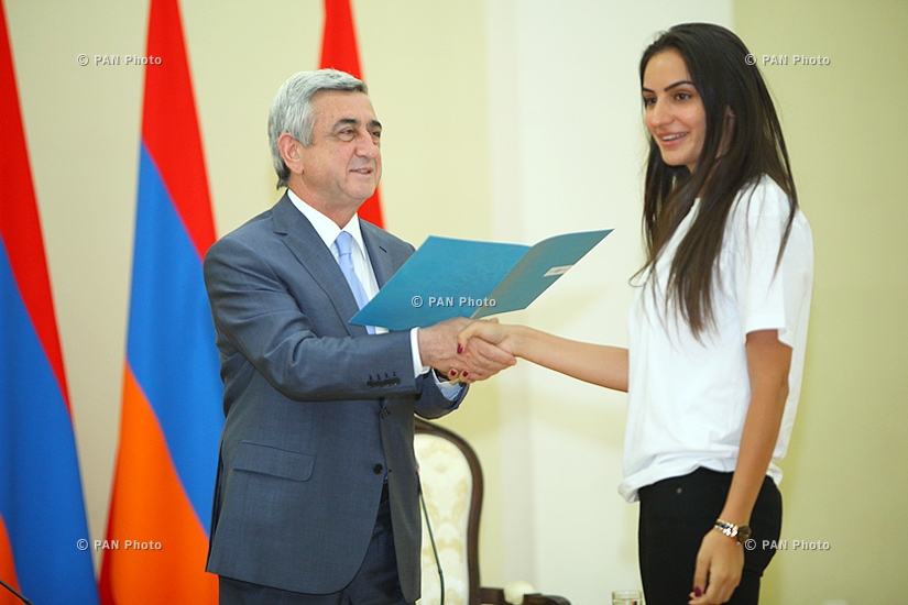 Президент Серж Саркисян встретился со стипендиатами фонда Луйс
