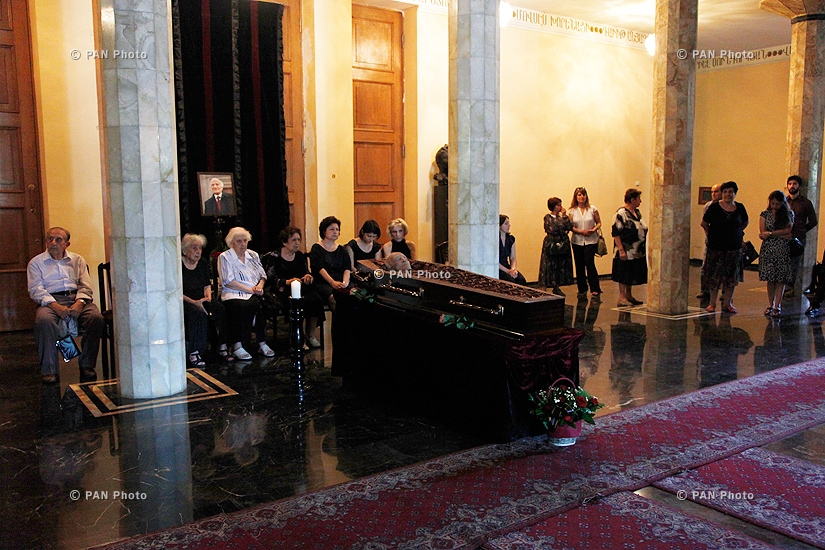 Церемония прощания с Сеном Аревшатяном