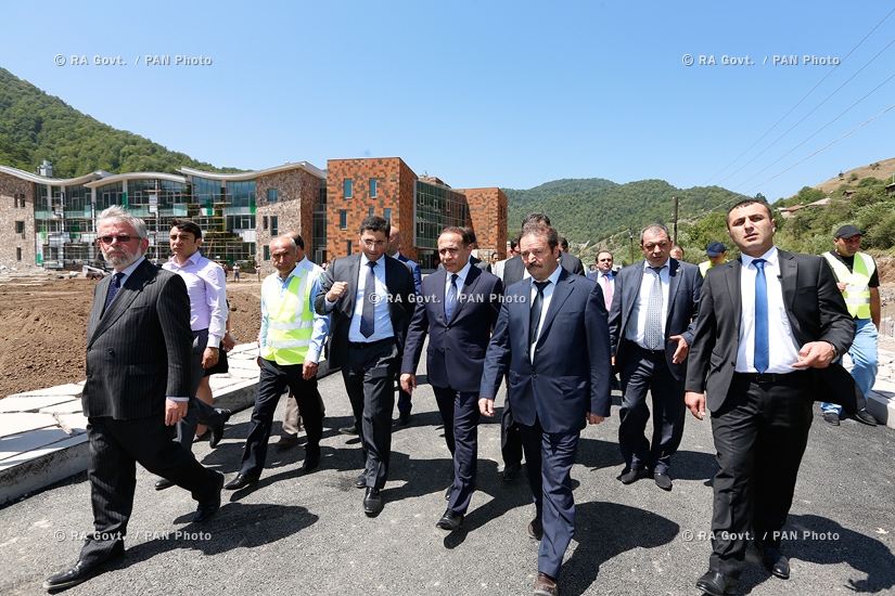 Правительство РА: Премьер-министр Овик Абрамян посетил Дилижанскую международную школу