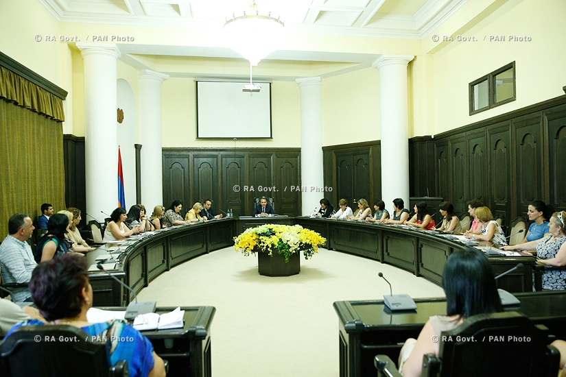 Правительство РА: Премьер-министр Овик Абрамян принял участников летней школы «Диаспора»