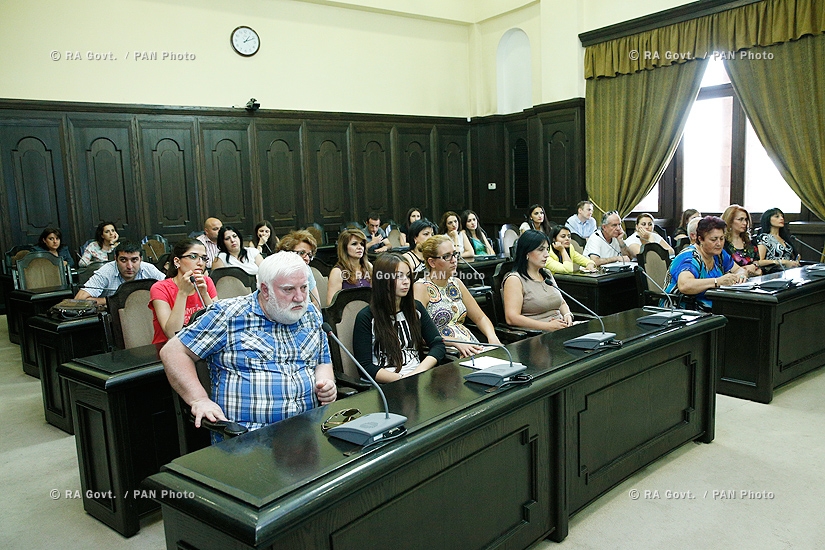RA Govt.: PM Hovik Abrahamyan receives participants of “Diaspora Summer School”