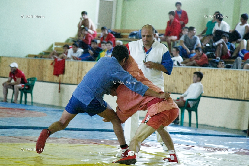 В Ереване состоялись предварительные бои 5-го Международного турнира по самбо имени Нельсона Степаняна