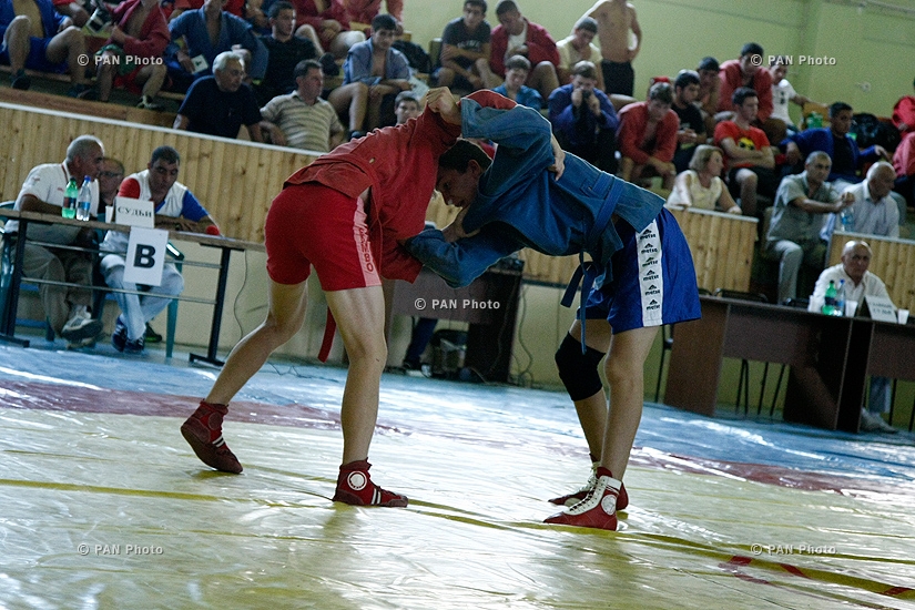 В Ереване состоялись предварительные бои 5-го Международного турнира по самбо имени Нельсона Степаняна