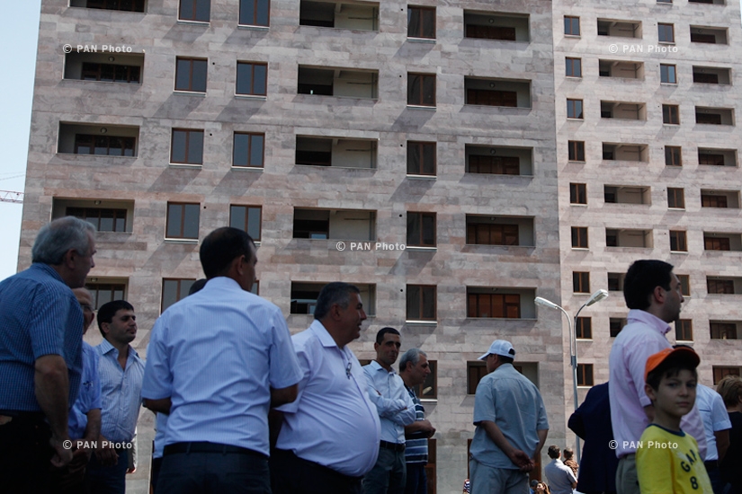 Նախագահ Սերժ Սարգսյնաը մասնակցել է բնակարանային ապահովության սոցծրագրով կառուցված բնակելի շենքի բացմանը
