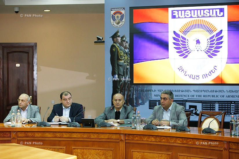 Пресс-конференция Министра обороны Армении Сейрана Оганяна