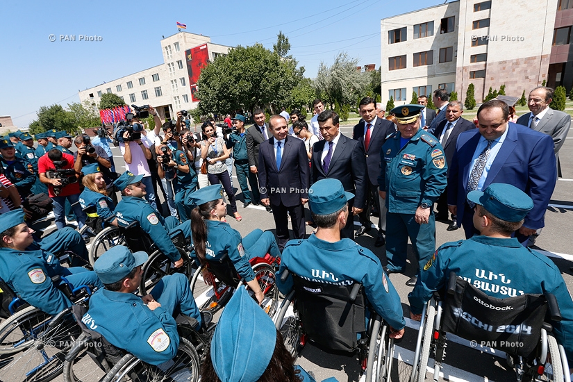 Правительство РА: Премьер-министр Овик Абрамян посетил Министерство по чрезвычайным ситуациям