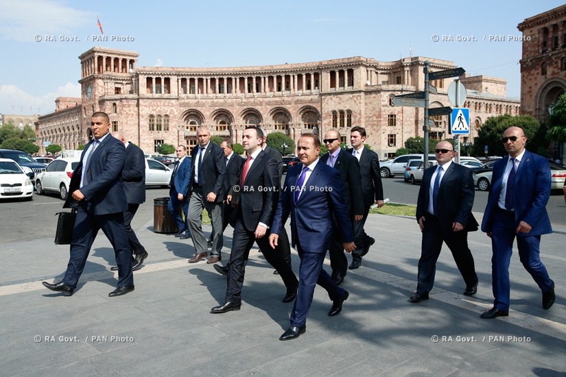 Правительство РА: Встреча премьера Армении Овика Абрамяна с премьером Грузии Ираклием Гарибашвили и переговоры между делегациями