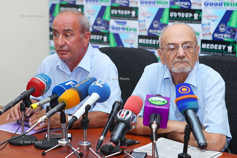 Press conference of Chairman of the Union of Poultry Breeders of Armenia Sergey Stepanyan and Armenian Consumers' Association Chairman Armen Poghosyan 