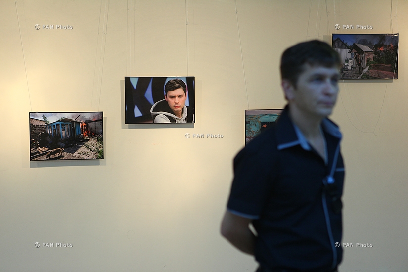 Фотовыставка в поддержку требования об освобождении фотокорреспондента МИА «Россия Сегодня» Андрея Стенина