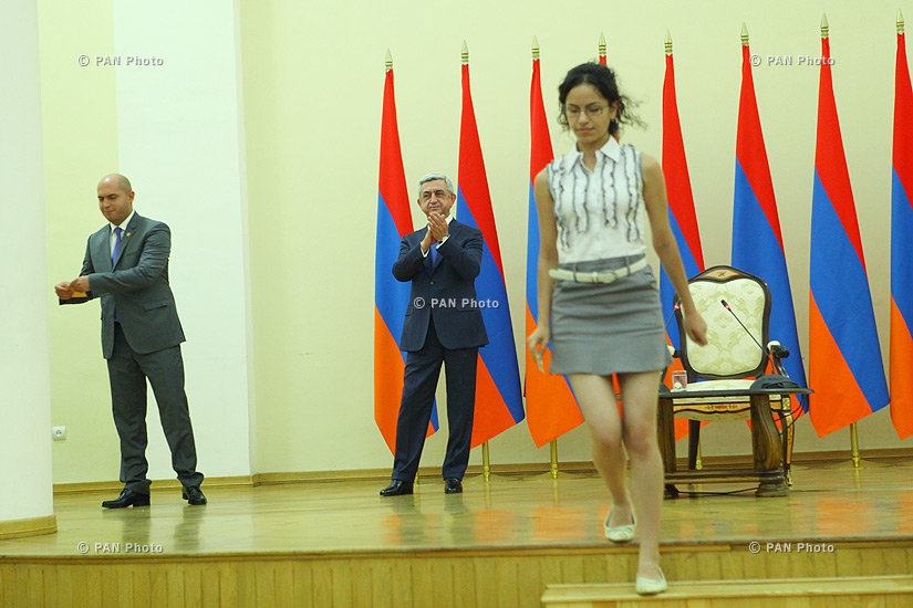 RA President Serzh Sargsyan receives and awards participants of “Kangaroo” international mathematics competition 2014
