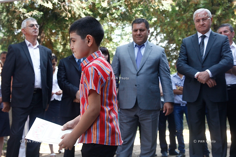 Министр сельского хозяйства Серго Карапетян посетил школу общины Айгепар
