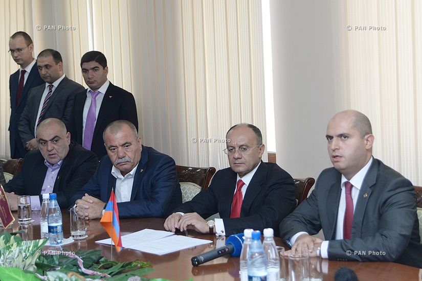  Seyran Ohanyan, Armen Ashotyan and Manvel Grigoryan sign memorandum of understanding
