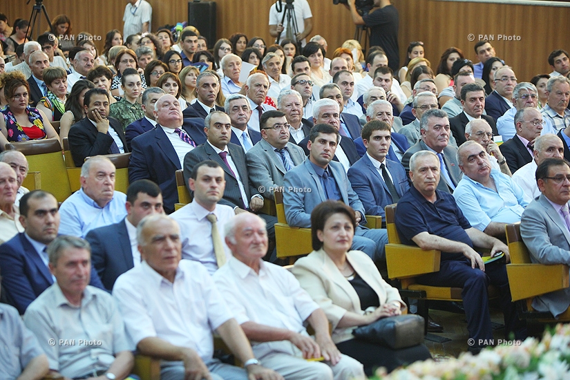 Президент Серж Саркисян принял участие в юбилейных мероприятиях, посвященных 95-летию основания факультетов истории и армянской филологии ЕГУ