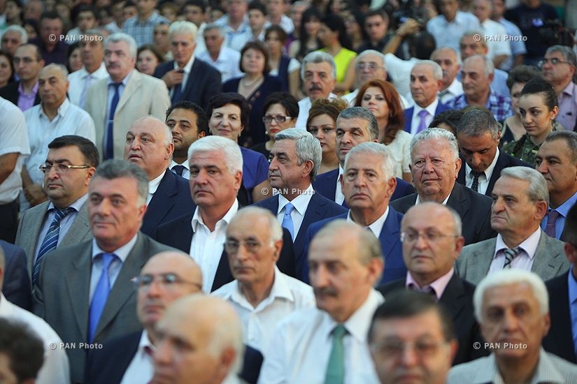 Президент Серж Саркисян принял участие в юбилейных мероприятиях, посвященных 95-летию основания факультетов истории и армянской филологии ЕГУ