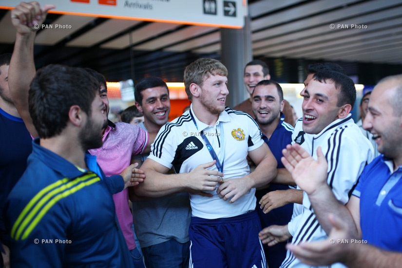 Сборная Армении по греко-римской борьбе вернулась с Чемпионата мира