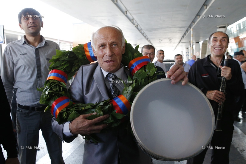 Сборная Армении по греко-римской борьбе вернулась с Чемпионата мира