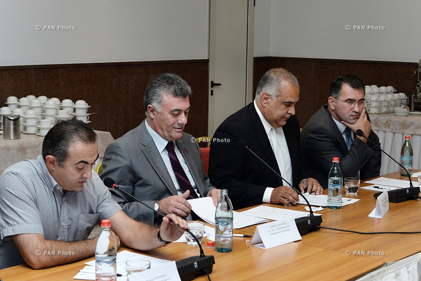 Конференция относительно конституционных реформ в Армении, созванная парламентской фракцией «Наследие» 