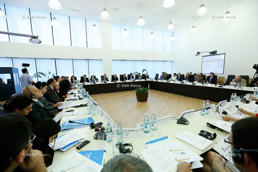 Правительство РА: Премьер Овик Абрамян принял участие в обсуждении предварительной программы по развитию г. Дилижана 