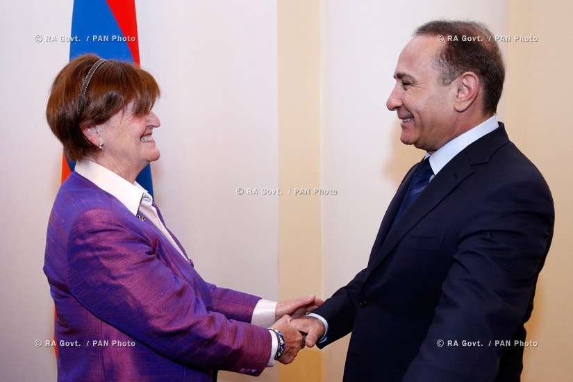 Правительство РА: Премьер Овик Абрамян принял делегацию, возглавляемую баронессой Керолайн Кокс