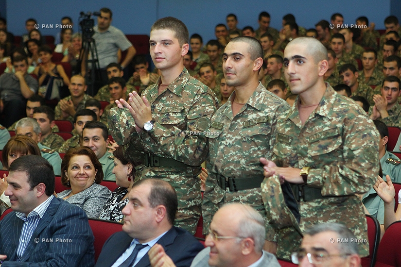 Министр обороны Армении Сейран Оганян посетил Ереванский государственный медицинский университет