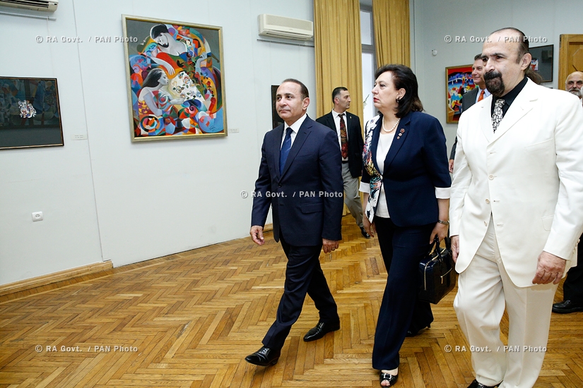 RA Govt.: PM Hovik Abrahamyan attends opening of Daniel Varoujan Hejinian’s exhibition