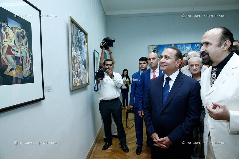 Правительство РА: Премьер Овик Абрамян принял участие в открытии выставки Даниеля Варужана Эджиняна