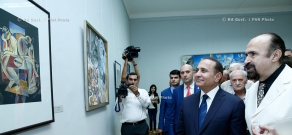 Правительство РА: Премьер Овик Абрамян принял участие в открытии выставки Даниеля Варужана Эджиняна