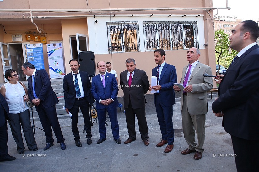 Официальная церемония открытия энергоснабженного здания на улице Даниела Варужана