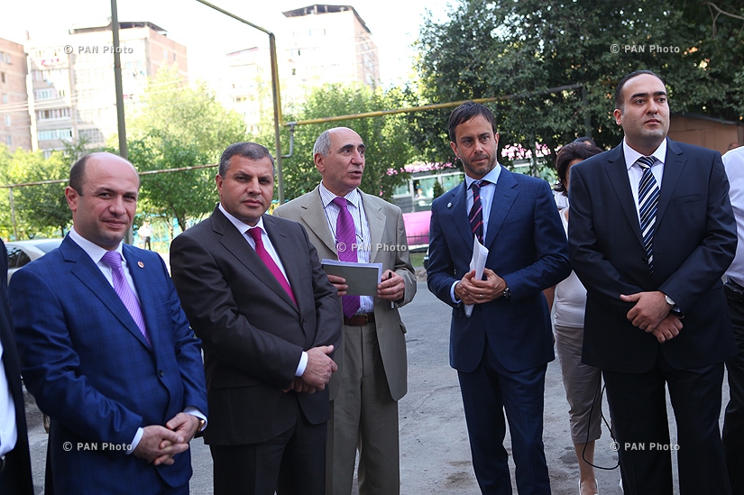 Официальная церемония открытия энергоснабженного здания на улице Даниела Варужана