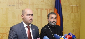 Пресс-конференция министра образования и науки Армена Ашотяна и председателя совета образовательного фонда «Айб» отца Месропа Арамяна