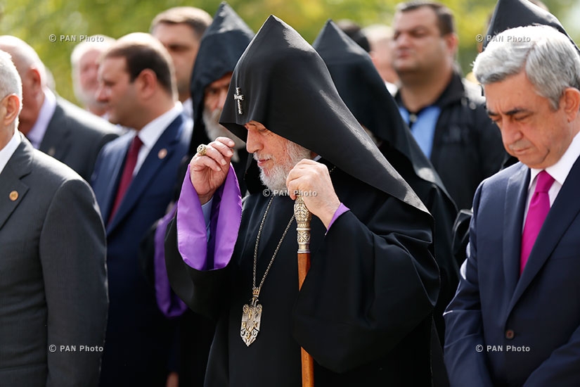 ՀՀ ու Արցախի բարձրաստիճան պաշտոնյաները Հայաստանի անկախության օրվա առթիվ այցելեցին Եռաբլուր պանթեոն