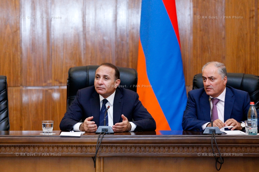 RA Govt.: Armenian PM Hovik Abrahamyan receives trade fair-engaged entrepreneurs 