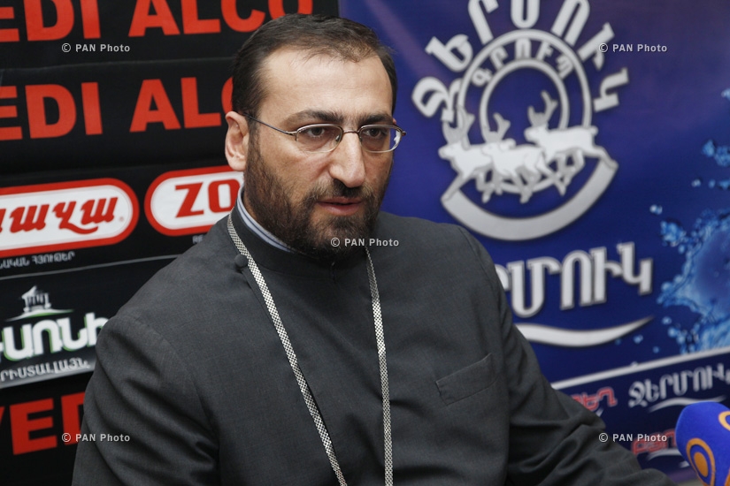 Пресс-конференция архиепископа Аршака Хачатряна 