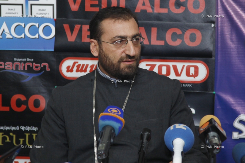 Press conference of Archbishop Arshak Khachatryan
