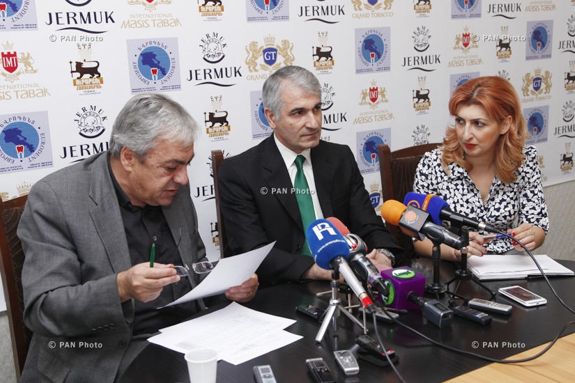 Пресс-конференция экономиста Баграта Асатряна и главы Государственного союза работодателей Армении Гагика Макаряна