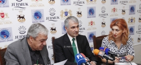 Пресс-конференция экономиста Баграта Асатряна и главы Государственного союза работодателей Армении Гагика Макаряна