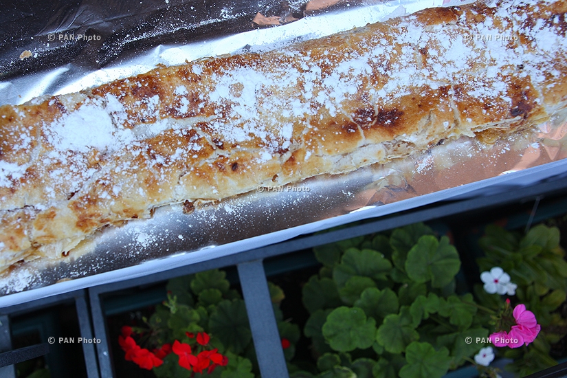 The longest strudel baked in Caucasus