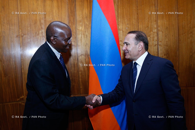 Правительство РА: Премьер Овик Абрамян принял участие в аналитическом обсуждении относительно сферы энергетики Армении